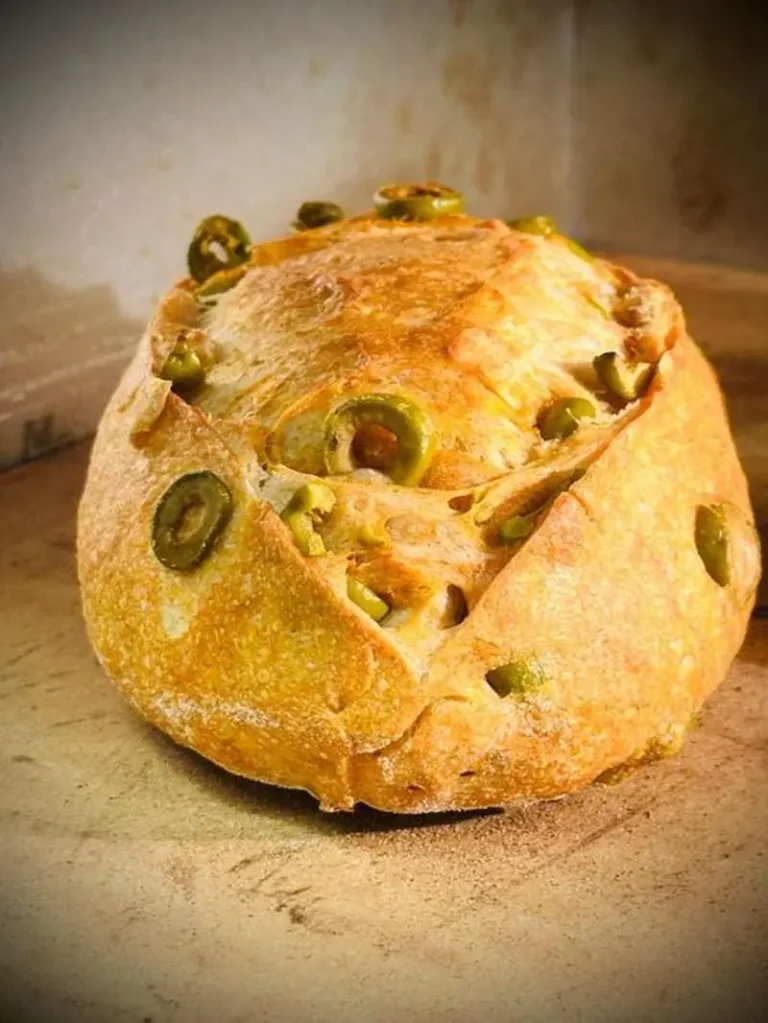 Chleb_oliwkowy_z_papryk____przepis_na_chrupi_cy_wypiek_pe_en_smaku