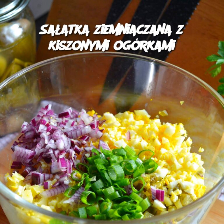 Sa_atka_ziemniaczana_z_kiszonymi_og_rkami