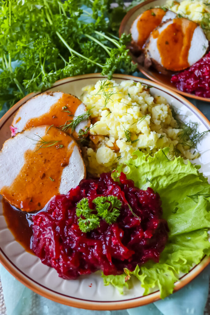 Schab_w_sosie_ciemnym_z_buraczkami Schab_w_sosie_ciemnym_z_buraczkami