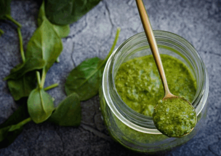 Jak_zrobi__pesto__kt_re_mo_na_przechowywa__w_lod_wce_i_kt_re_b_dzie_pasowa__do_dziesi_tek_potraw-1