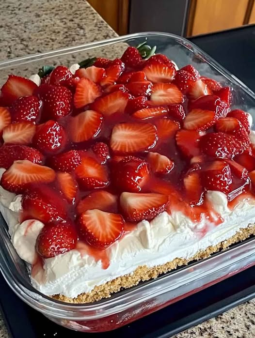 Przepis_na_tort_lodowy_z_serem__mietankowym_i_truskawkami-3 Przepis_na_tort_lodowy_z_serem__mietankowym_i_truskawkami-3