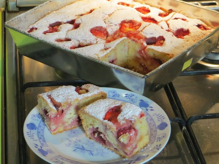 Ciasto_Puchowiec_z_truskawkami Ciasto_Puchowiec_z_truskawkami
