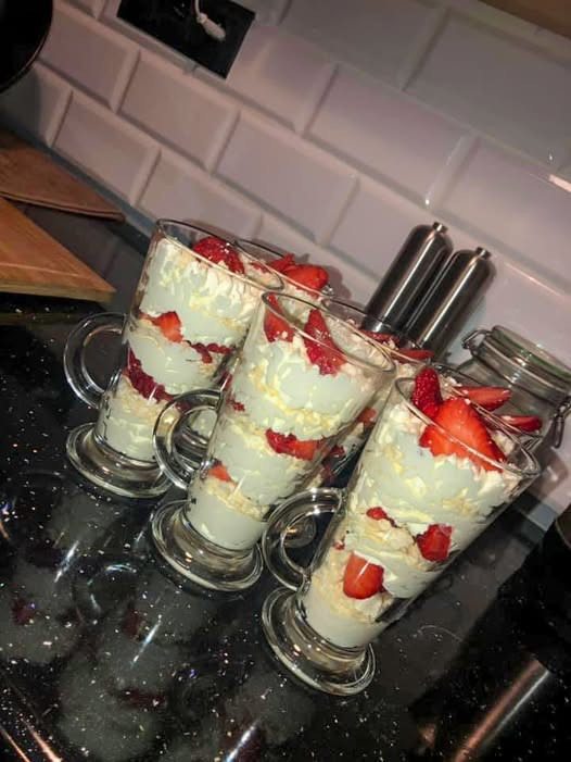Deser_z_truskawkami_i_mascarpone Deser_z_truskawkami_i_mascarpone
