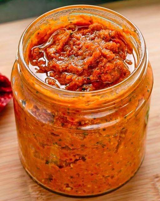 Pesto_z_suszonych_pomidor_w__sycylijski_przepis_na__wie_y_i_aromatyczny_sos