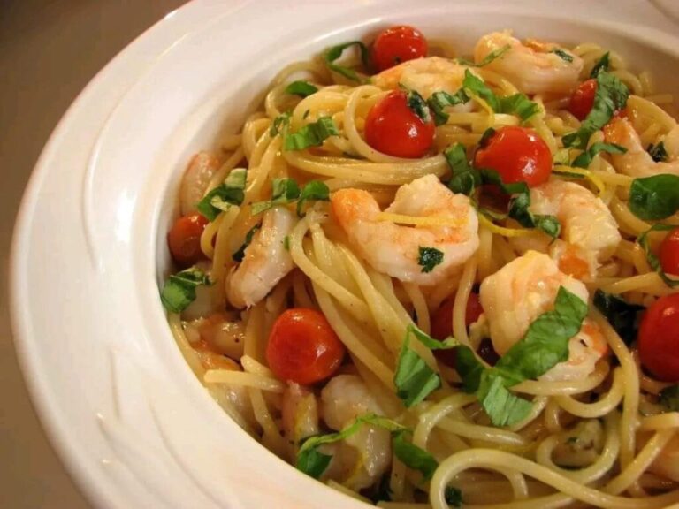 Spaghetti_z_krewetkami__pomidorami__czosnkiem__cytryn__i_bazyli_