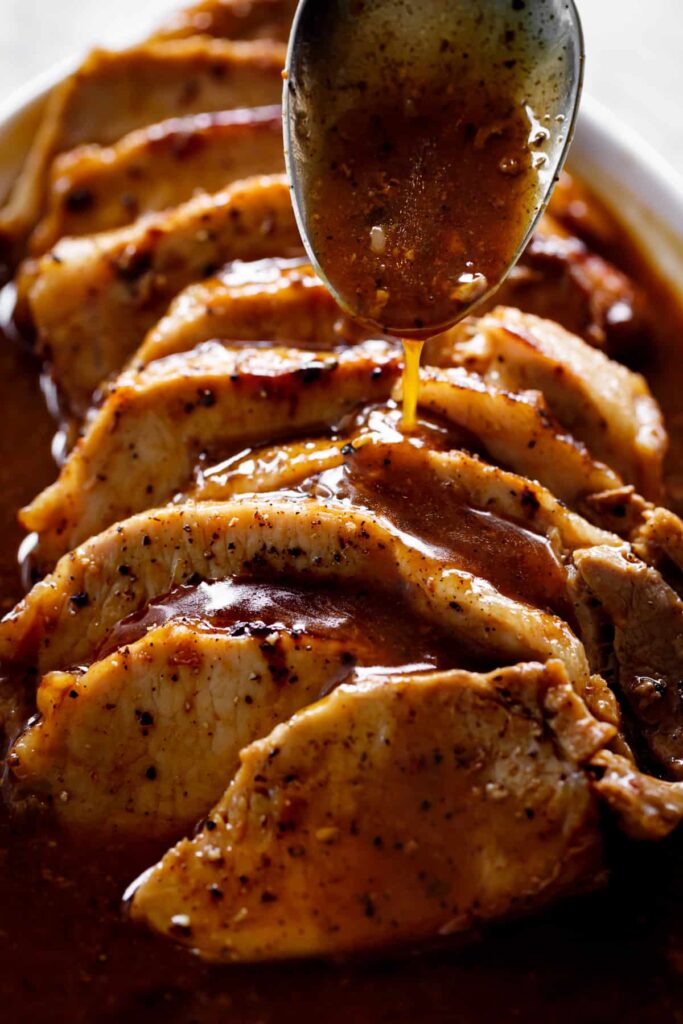 Delikatny_i_aromatyczny_pieczony_filet_wieprzowy_z_mas_em_czosnkowym-1 Delikatny_i_aromatyczny_pieczony_filet_wieprzowy_z_mas_em_czosnkowym-1