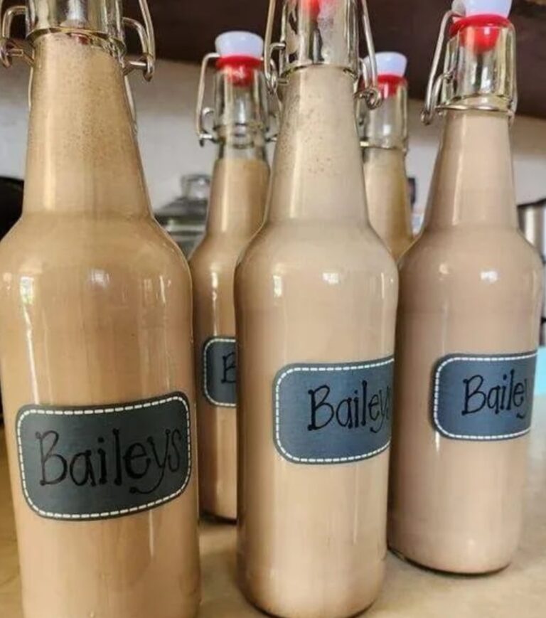 Jak_zrobi__domowy_likier_kawowy_Baileys_w_5_minut_Smakuje_tak_samo_jak_orygina___a_jest_o_wiele_lepszy_