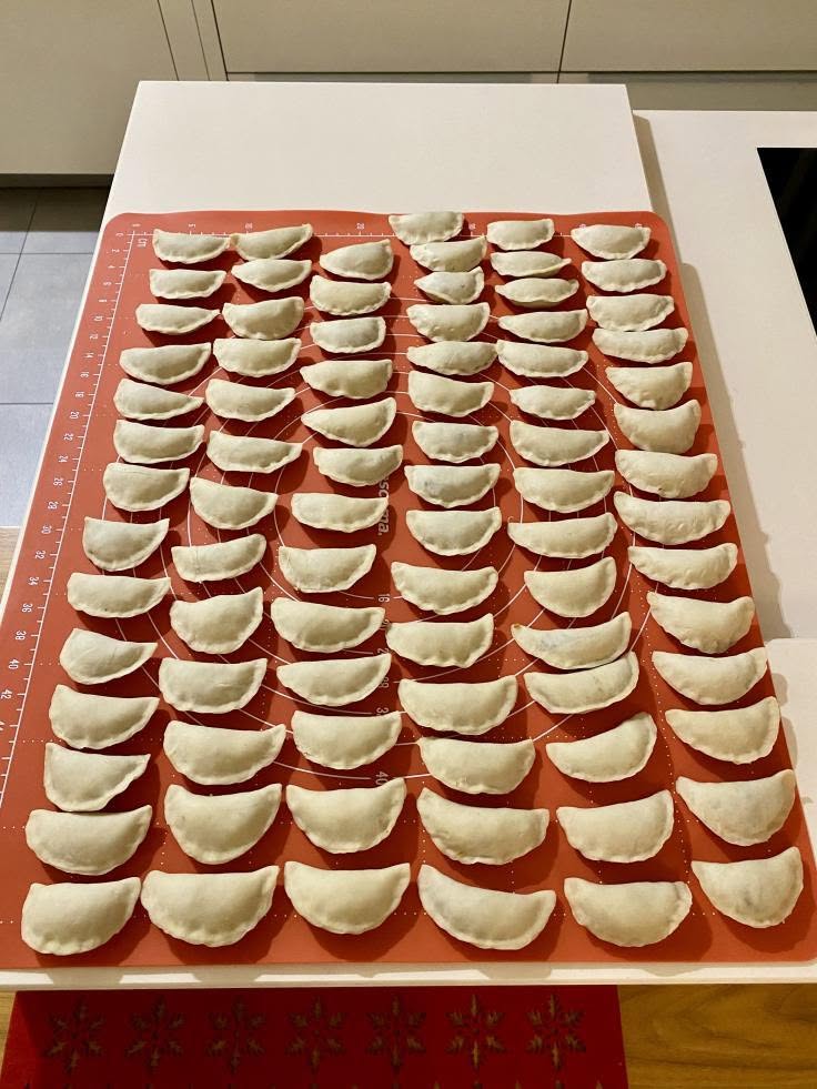 Domowe_ravioli_z_nadzieniem_z_kapusty_i_grzyb_w___eksplozja_rustykalnych_smak_w Domowe_ravioli_z_nadzieniem_z_kapusty_i_grzyb_w___eksplozja_rustykalnych_smak_w