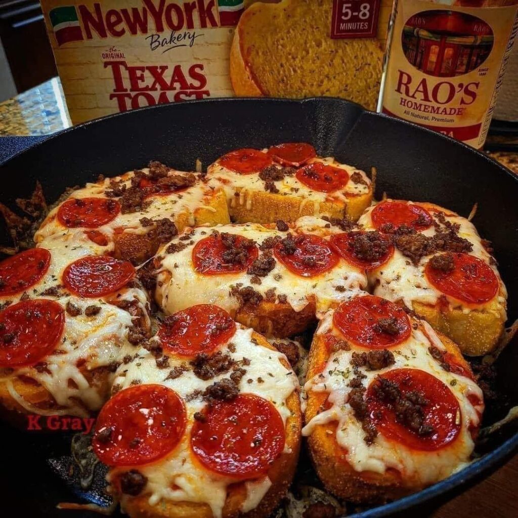 Pizza_z_grzankami_czosnkowymi Pizza_z_grzankami_czosnkowymi