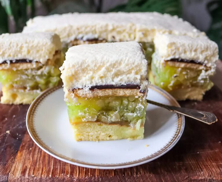 Szarlotka_Inaczej__ciasto_z_pra_onymi_jab_kami__delicjami_i_kremem_mascarpone