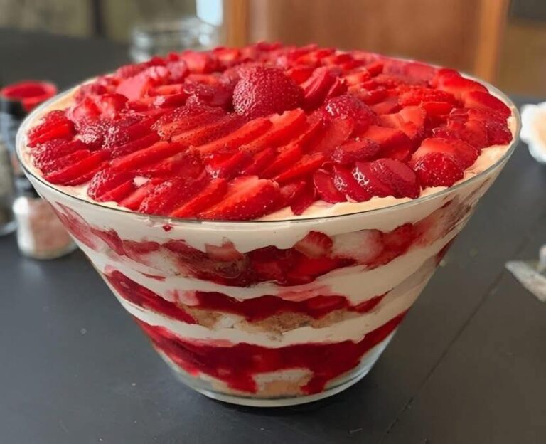 TRIFLE_Z_SERNIKA_TRUSKAWKOWEGO