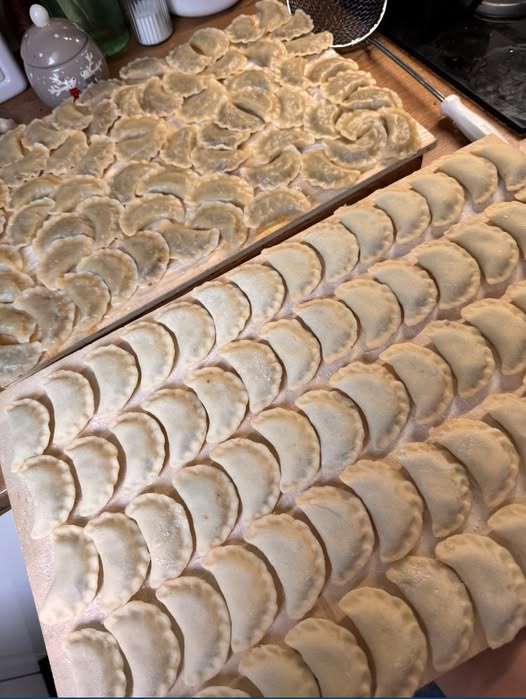 Tytu___Tradycyjne_pierogi_z_kapust__i_grzybami___przepis_na_smakowite_danie_