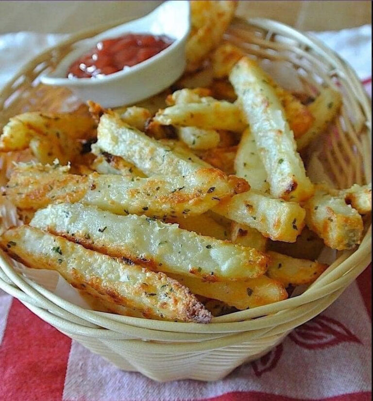 Pieczone_w_piekarniku_frytki_z_czosnkiem_i_parmezanem