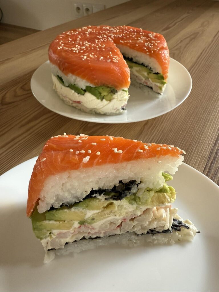 Leniwe_sushi__Super_pomys__dla_wszystkich_kt_rzy_lubi__sushi__Sushi_tort
