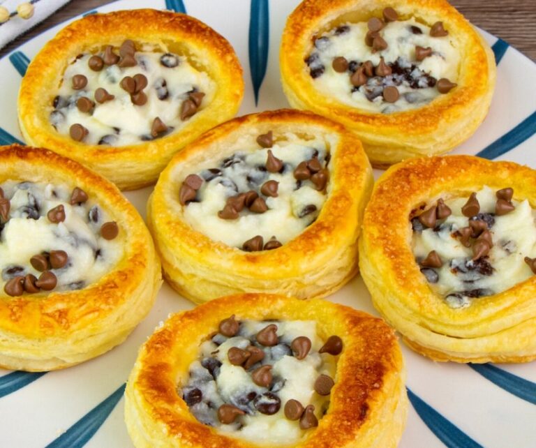 Ciasta_francuskie_z_ricott___desery_z_nadzieniem__kt_re_s___atwe_w_przygotowaniu_