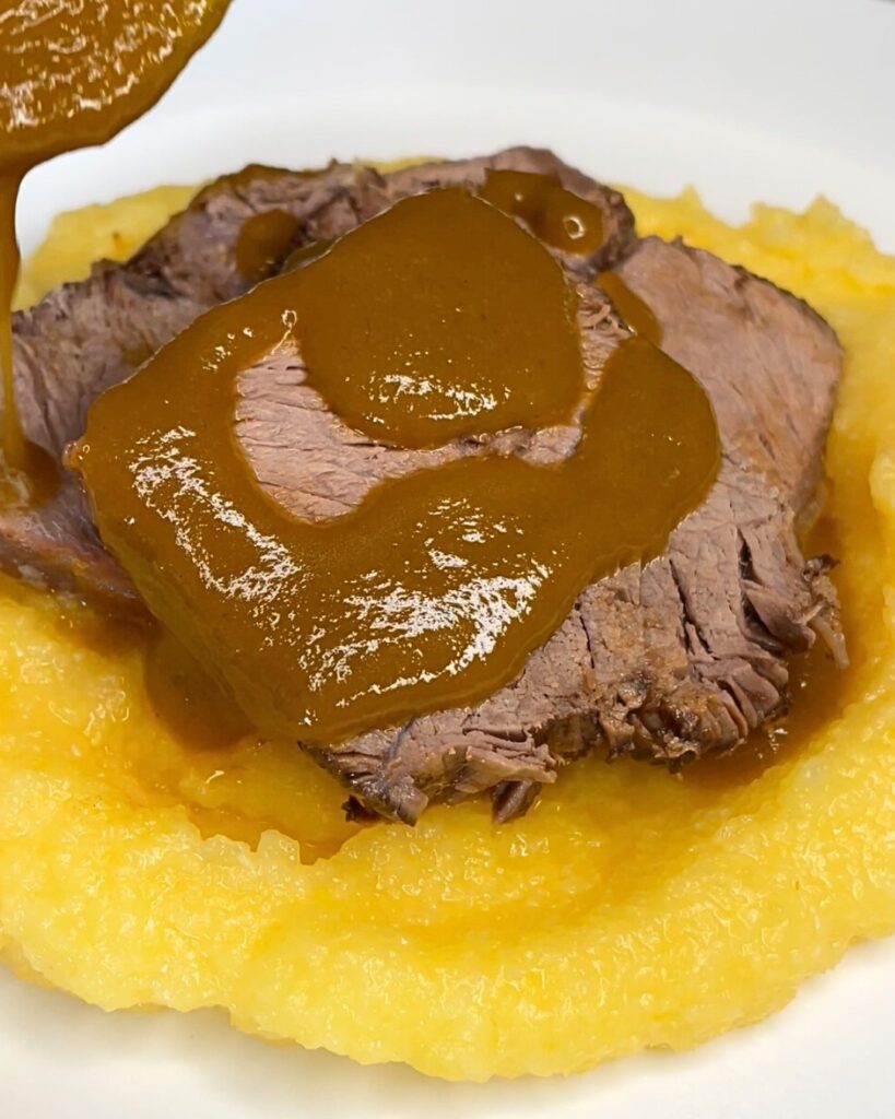 Duszona_wo_owina_w_czerwonym_winie__przepis_na_soczyste_danie_g__wne_z_kolumny_Easy_Gourmet Duszona_wo_owina_w_czerwonym_winie__przepis_na_soczyste_danie_g__wne_z_kolumny_Easy_Gourmet