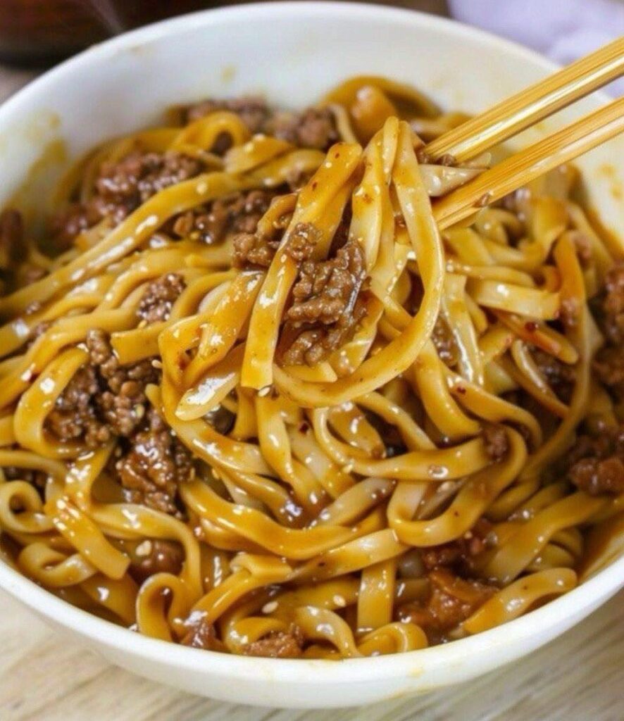 Lo_Mein_z_mielon__wo_owin__w_domowym_stylu__30_minutowy_klasyk__kt_ry_b_dziesz_przygotowywa__raz_po_raz Lo_Mein_z_mielon__wo_owin__w_domowym_stylu__30_minutowy_klasyk__kt_ry_b_dziesz_przygotowywa__raz_po_raz