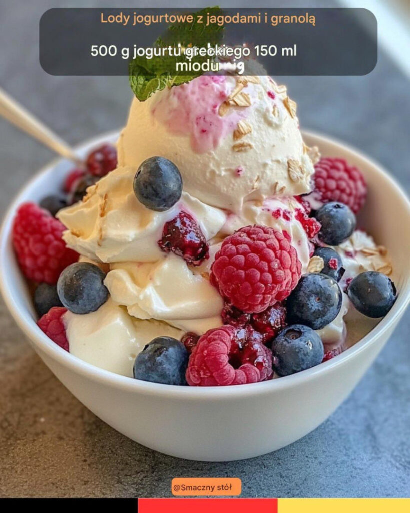 Lody_jogurtowe_z_jagodami_i_granol_ Lody_jogurtowe_z_jagodami_i_granol_