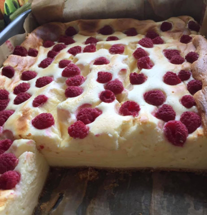 Prosty_i_pyszny_przepis_na_sernik_pieczony_z_jogurt_w_greckich_z_owocami___idealny_deser_na_ka_d__okazj_