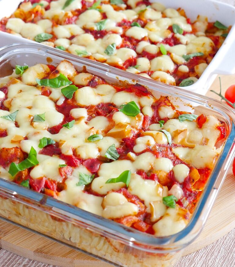 Zapiekanka_makaronowa_z_kurczakiem_i_sosem_pomidorowym___szybki__syc_cy_obiad_dla_ca_ej_rodziny