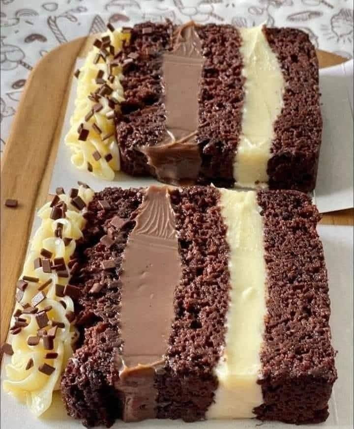 Ciasto_czekoladowe_z_kremem_i_polew__ganache Ciasto_czekoladowe_z_kremem_i_polew__ganache
