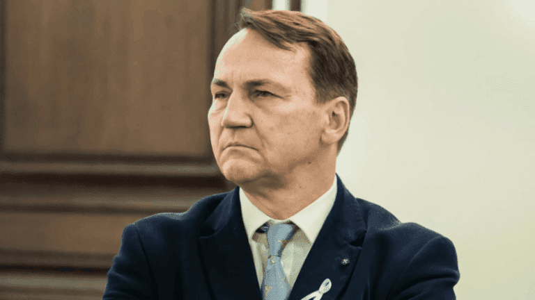 Emocje_si_gn__y_zenitu__Ochrona_wkroczy_a_po_spotkaniu_z_Sikorskim
