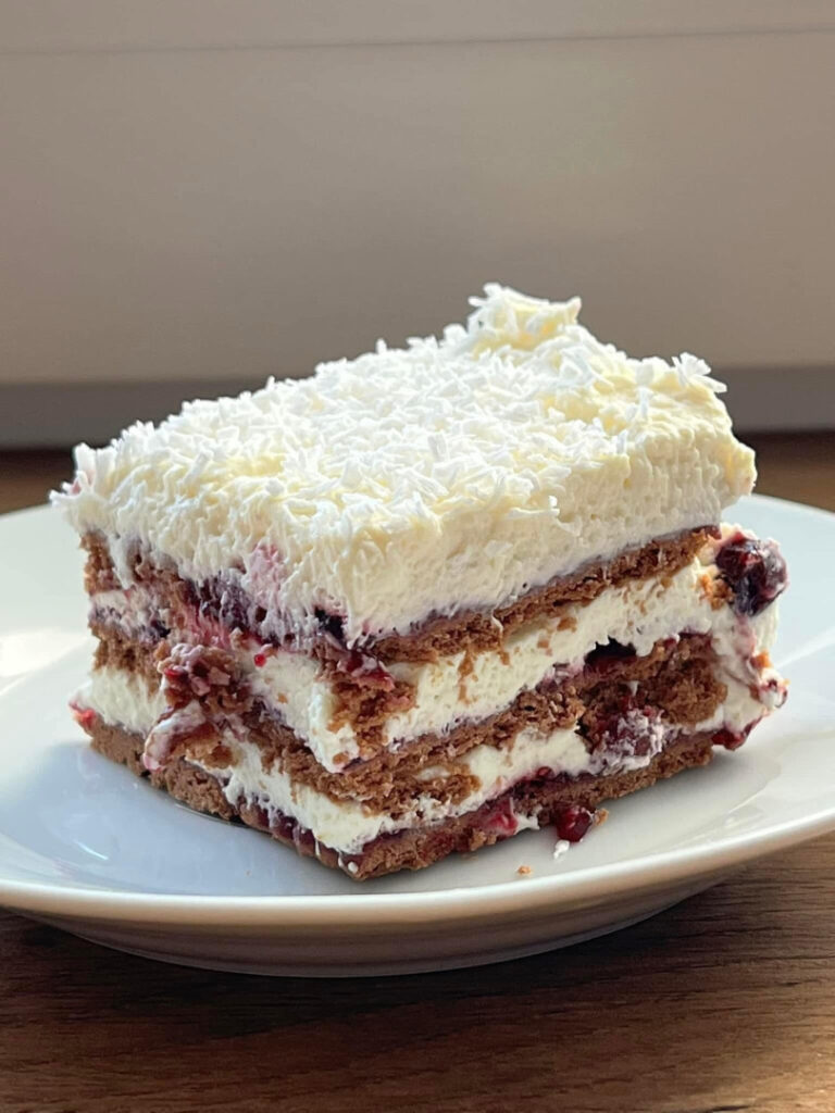 Letni_Porzeczkowiec_Bez_Pieczenia___Orze_wiaj_ce_Ciasto_Idealne_na_Upalne_Dni Letni_Porzeczkowiec_Bez_Pieczenia___Orze_wiaj_ce_Ciasto_Idealne_na_Upalne_Dni
