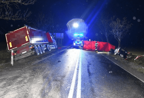 miertelny_wypadek_na_polskiej_trasie__Nie__yje_jedna_osoba__dwie_walcz__o__ycie miertelny_wypadek_na_polskiej_trasie__Nie__yje_jedna_osoba__dwie_walcz__o__ycie