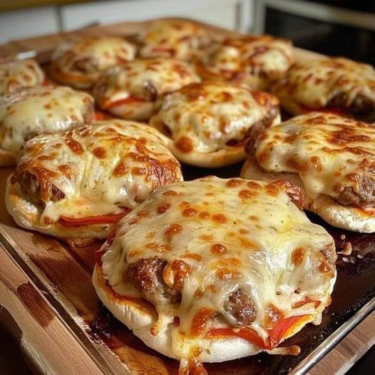 Mini_Pizza_Burgery___Kreatywne_Po__czenie_Dw_ch_Kulinari_w_w_Jednym_K_sie__See_more Mini_Pizza_Burgery___Kreatywne_Po__czenie_Dw_ch_Kulinari_w_w_Jednym_K_sie__See_more