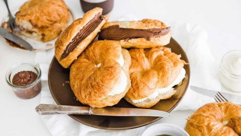 Cornetti_con_Panna___Pyszne_w_oskie_rogaliki_z_bit___mietan_______See_more