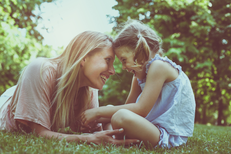 Moja_mama_mnie_opu_ci_a_____7_latka_napisa_a_zabawny_esej__kt_ry_rozweseli__tysi_ce_rodzic_w_i__wiele_ich_nauczy_