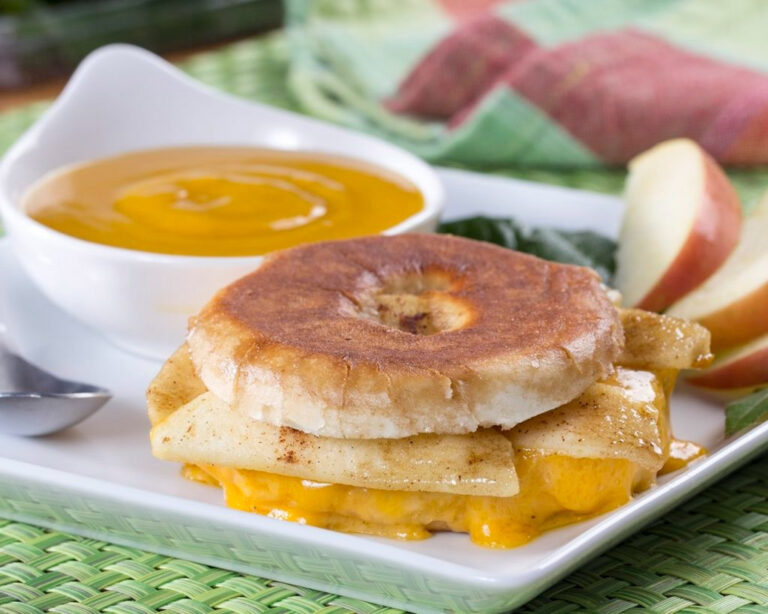Pressed_Apple_Cheddar_Bagel_Melt___Rozkosz_dla_podniebienia______See_more