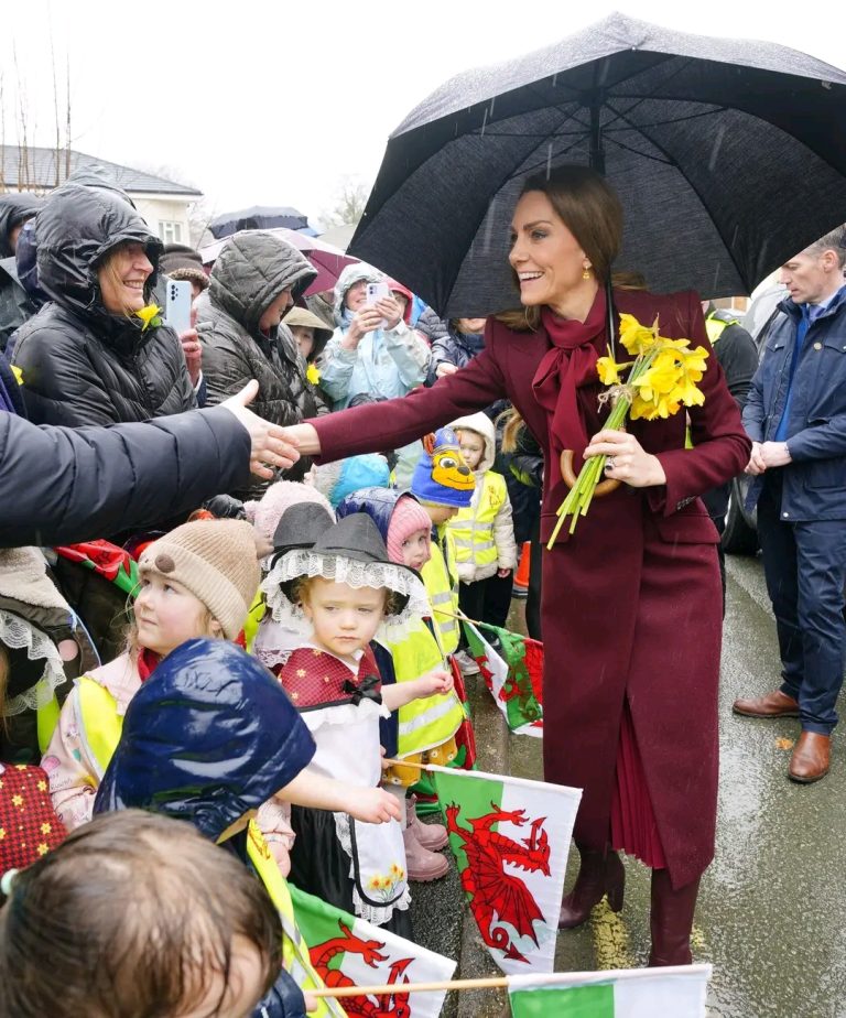 Gardens__Giggles__and_a_Growing_Community___Inside_William_and_Kate_s_Electric_Visit