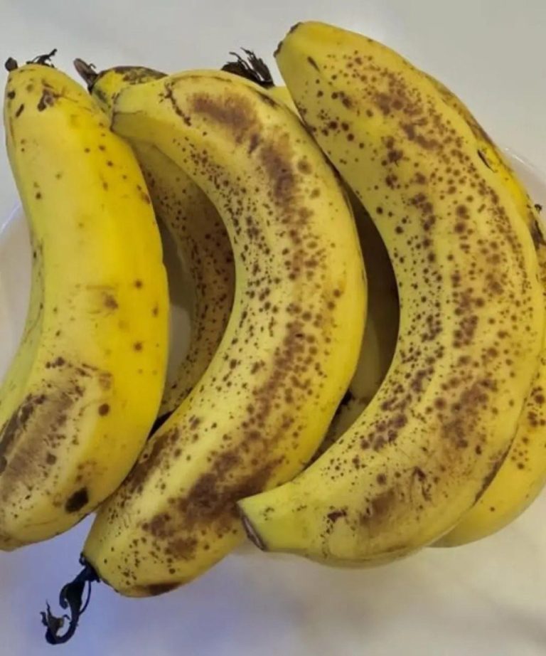 Lekarze_ujawniaj____e_jedzenie_banan_w_wieczorem_prowadzi_do__Zobacz_poni_ej
