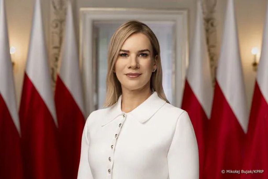 Pierwszy_wywiad_Marty_Nawrockiej_w_TVN24__wywo_a__fal__komentarzy__Krytyka_miesza_si__z_hejtem Pierwszy_wywiad_Marty_Nawrockiej_w_TVN24__wywo_a__fal__komentarzy__Krytyka_miesza_si__z_hejtem