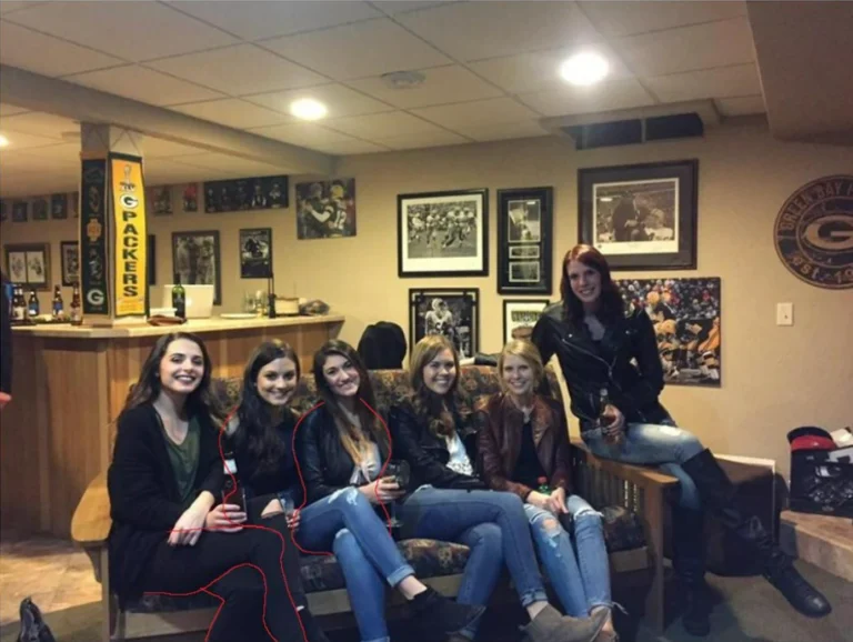 The_internet_is_baffled_by_this_optical_illusion_of_six_girls_with_only_five_pairs_of_legs