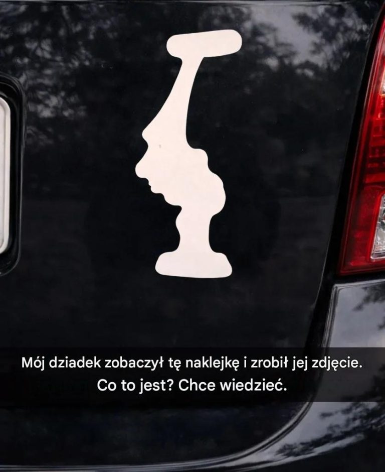 Dlaczego_kierowcy_umieszczaj__t__naklejk___do_g_ry_nogami__na_swoich_samochodach_