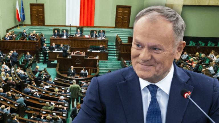 Zaskakuj_ce_s_owa_Tuska_w_Sejmie____8220_Zdejmij_marynark__ch_opie___Salwy__miechu_na_sali_plenarnej